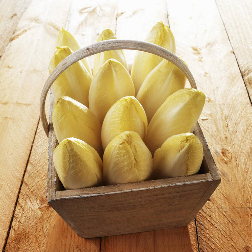 无人,交叉,方图,俯视,室内,特写,白天,桌面,桌子,竹子,蔬菜,叶子,一排,许多,阴影,竹制,新鲜,整齐,并列,并排,编织,反射,木制,篮子,影子,菊苣,食品,绿叶,药草,很多,食物,排列,一个,木制品,竹篮,嫩叶,有机食品,绿色食品,单个,竹条,交织,竹制品,队列,药材,平行,穿插,叶,叶片,彩图,高角度拍摄