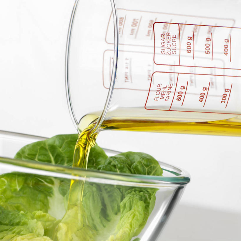 无人,方图,俯视,室内,特写,白天,白色背景,植物,桌面,桌子,水果,叶子,玻璃,阴影,新鲜,反射,木制,纹理,影子,生菜,莴苣,生食,食用油,油,橄榄油,沙拉,食品,果实,绿叶,色拉,沙律,水果沙拉,玻璃制品,食物,绿色,木制品,容器,碗,嫩叶,摄影,有机食品,绿色食品,影棚,色拉酱,储藏,储存,千岛酱,植物油,肌理,春菜,鹅仔菜,莴仔菜,千金菜,叶用莴苣,奶油生菜,叶,叶片,叶脉,彩图,高角度拍摄,影棚拍摄,拍摄,贮存