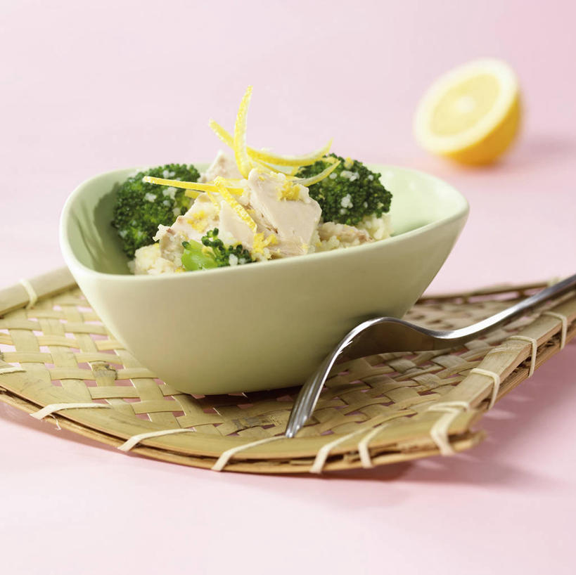 无人,横图,俯视,室内,特写,白天,植物,桌面,桌子,柠檬,蔬菜,餐具,水果,叶子,金属制品,阴影,粉色背景,新鲜,反射,金属,木制,叉子,粉末,纹理,影子,陶瓷,鸡肉,面粉,肉,生食,食品,果实,绿叶,杯垫,陶瓷制品,粮食,蔬果,肉类,食物,一个,绿色,木制品,容器,垫子,碗,嫩叶,粉,摄影,有机食品,绿色食品,影棚,单个,储藏,农产品,储存,肉食,原材料,餐叉,肌理,粉状,叶,叶片,叶脉,进餐用具,益母果,柠果,彩图,高角度拍摄,影棚拍摄,拍摄,贮存