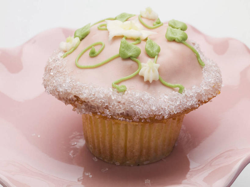 点心,无人,横图,俯视,室内,特写,白天,白色背景,下午茶,桌面,桌子,餐具,阴影,反射,木制,碟子,盘,影子,食品,甜点,甜品,食物,糕点,一个,盘子,木制品,碟,甜食,奶油,摄影,影棚,单个,纸托,乳制品,激凌,克林姆,淇淋,蛋糕托,蛋糕托纸,蛋糕纸托,彩图,高角度拍摄,影棚拍摄,拍摄,蛋糕