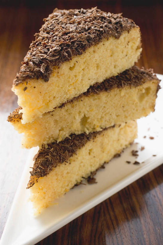 点心,奶酪,无人,竖图,俯视,室内,特写,白天,下午茶,桌面,桌子,餐具,三块,一排,阴影,整齐,反射,木制,碟子,盘,影子,干酪,起司,食品,糖,糖果,甜点,甜品,芝士,营养,巧克力蛋糕,食物,糕点,排列,一个,盘子,木制品,碟,甜食,巧克力,乳酪,单个,朱古力,堆,乳制品,队列,发酵,彩图,高角度拍摄,蛋糕