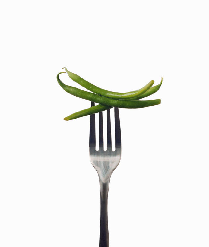无人,竖图,室内,特写,白天,白色背景,正面,植物,豆,蔬菜,餐具,金属制品,新鲜,金属,叉子,豆类,豆子,食品,食物,一个,摄影,有机食品,绿色食品,影棚,单个,餐叉,豆科,青大豆,进餐用具,青豆,彩图,影棚拍摄,拍摄