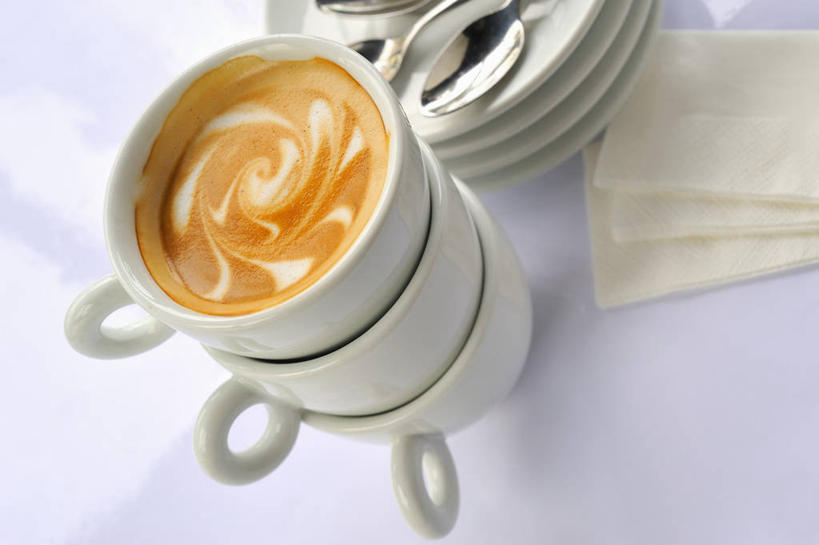 咖啡,无人,横图,俯视,室内,特写,白天,白色背景,幸福,餐桌,桌子,杯子,餐具,一排,许多,阴影,整齐,反射,瓷器,碟子,盘,影子,勺子,卡布奇诺,咖啡杯,陶瓷制品,很多,一杯,娱乐,饮料,排列,盘子,餐巾,调羹,碟,汤匙,享受,休闲,温馨,放松,乐趣,摄影,影棚,餐台,堆,提神,舒适,队列,瓷杯,醒脑,软饮料,卡布奇诺咖啡,保洁方巾,口布,彩图,高角度拍摄,影棚拍摄,拍摄