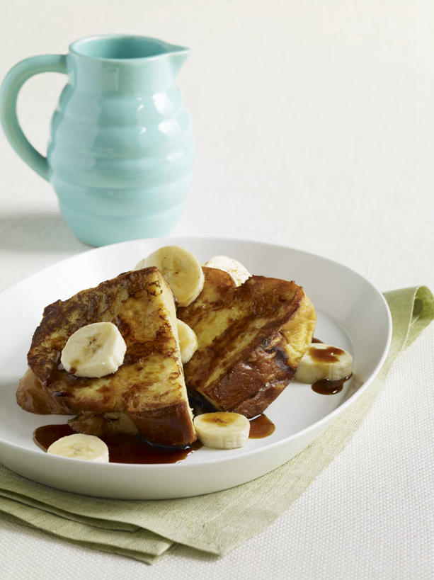 点心,面包,无人,竖图,俯视,室内,特写,白天,白色背景,餐桌,桌子,香蕉,水果,切开,阴影,新鲜,反射,粘稠,壶,影子,陶瓷,调料,生食,食品,糖,面点,果实,陶瓷制品,调味品,调味料,吐司,水壶,食物,糕点,两个,餐巾,茶壶,容器,碗,切,摄影,有机食品,绿色食品,影棚,餐台,储藏,法式面包,糖浆,储存,剖面,黏稠,吐司面包,切面,浓厚,保洁方巾,口布,甘蕉,彩图,高角度拍摄,影棚拍摄,拍摄,多士,听型面包,贮存