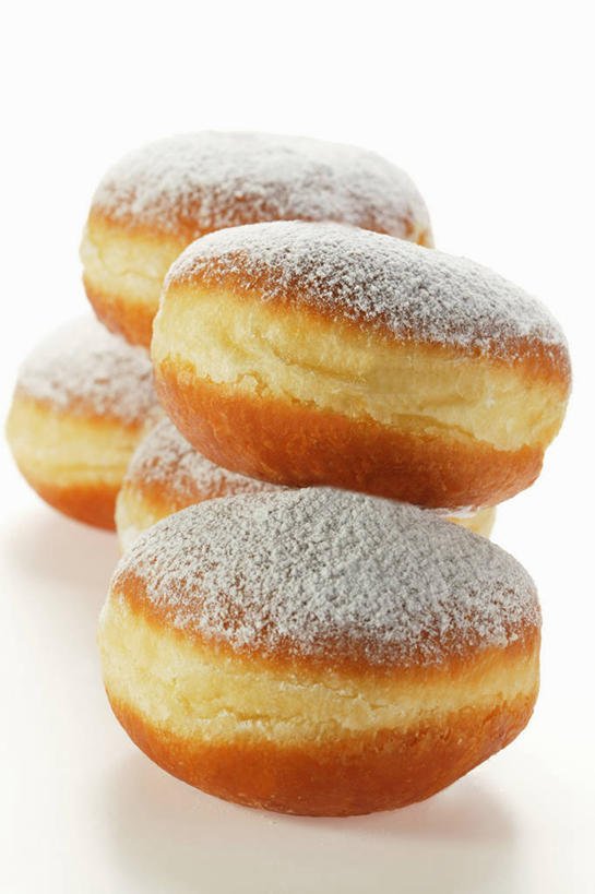 点心,面包,无人,竖图,俯视,室内,特写,白天,白色背景,餐桌,桌子,五个,许多,阴影,反射,粉末,影子,调料,食品,糖,面点,调味品,调味料,食物,糕点,甜甜圈,粉,摄影,影棚,餐台,糖粉,粉状,粉剂,多纳滋面包,唐纳滋,面包圈,彩图,高角度拍摄,影棚拍摄,拍摄,糖类