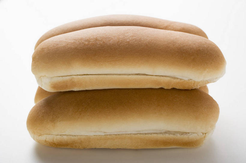 点心,面包,无人,横图,俯视,室内,特写,白天,白色背景,烹饪,西餐,餐桌,桌子,一排,阴影,整齐,反射,影子,料理,食品,面点,热狗,菜肴,美食,食物,糕点,排列,快餐,四个,西式,摄影,佳肴,影棚,餐台,堆,队列,西式快餐,垃圾食品,小圆面包,彩图,高角度拍摄,影棚拍摄,拍摄