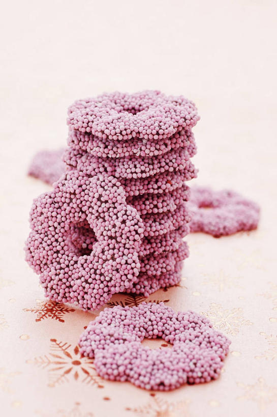 无人,竖图,俯视,室内,特写,白天,餐桌,桌子,一堆,许多,阴影,堆叠,堆积,反射,影子,食品,糖,糖果,甜点,甜品,软糖,很多,食物,粉色,甜食,摄影,影棚,餐台,堆,彩图,高角度拍摄,影棚拍摄,拍摄