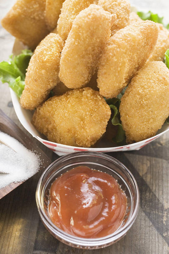 无人,竖图,俯视,室内,特写,白天,烹饪,餐桌,桌子,玻璃,一堆,阴影,堆叠,堆积,反射,影子,调料,鸡肉,酱料,酱汁,茄汁,肉,油炸,佐料,料理,食品,调味品,调味料,番茄酱,鸡块,酱,菜肴,美食,肉类,玻璃制品,食物,两个,容器,碗,佳肴,餐台,储藏,堆,储存,炸鸡块,肉食,彩图,高角度拍摄,贮存