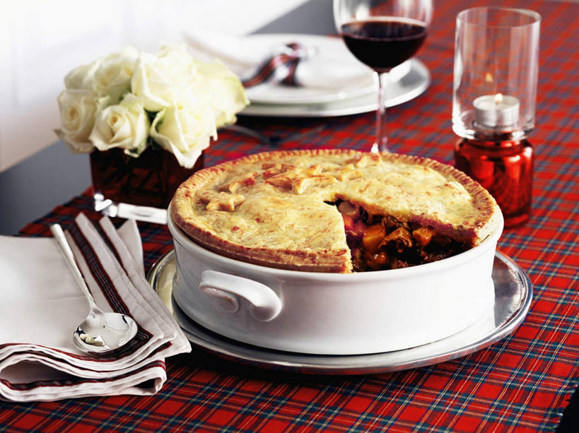 点心,红酒,葡萄酒,无人,横图,俯视,室内,特写,白天,爱情,幸福,纯洁,热情,餐桌,桌子,玫瑰,杯子,餐具,许多,切开,阴影,盛开,反射,布料,叉子,刀叉,刀子,碟子,高脚杯,盘,影子,陶瓷,肉,牛肉,食品,面点,玫瑰花,陶瓷制品,红酒杯,酒类,很多,浪漫,花蕾,布纹,馅饼,肉类,玻璃制品,酒,桌布,花,花瓣,花朵,鲜花,食物,糕点,饮料,盘子,餐巾,酒杯,容器,碟,台布,碗,白玫瑰,花苞,花蕊,切,温暖,温馨,红葡萄酒,恩爱,餐台,储藏,和睦,葡萄酒杯,储存,餐刀,感动,剖面,肉食,餐叉,切面,尊敬,保洁方巾,口布,天真,刺玫花,徘徊花,玻璃杯,进餐用具,彩图,高角度拍摄,牛肉馅饼,融洽,贮存