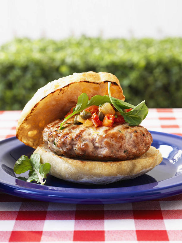 点心,面包,无人,竖图,室外,特写,白天,正面,烹饪,西餐,植物,餐桌,桌面,桌子,蔬菜,餐具,叶子,环保,新鲜,木制,布料,碟子,盘,纹理,肉,汉堡,牛肉,料理,食品,面点,绿叶,防护,布纹,菜肴,美食,肉类,桌布,树,树木,食物,糕点,一个,绿色,自然,盘子,餐巾,木制品,碟,台布,快餐,嫩叶,西式,佳肴,有机食品,绿色食品,生长,单个,成长,餐台,美好,美妙,间隔,肉食,西式快餐,垃圾食品,肌理,美观,雅观,绿篱,生篱,树篱,植篱,叶,叶片,叶脉,彩图