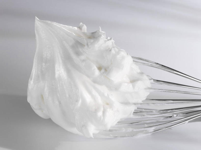 点心,无人,横图,俯视,室内,特写,白天,白色背景,烹饪,桌面,桌子,厨具,金属制品,阴影,反射,金属,木制,影子,食品,甜点,甜品,食物,糕点,一个,木制品,打蛋器,搅拌器,甜食,奶油,摄影,影棚,单个,乳制品,烹饪用具,激凌,克林姆,淇淋,手动打蛋器,烹调用具,烹调,彩图,高角度拍摄,影棚拍摄,拍摄