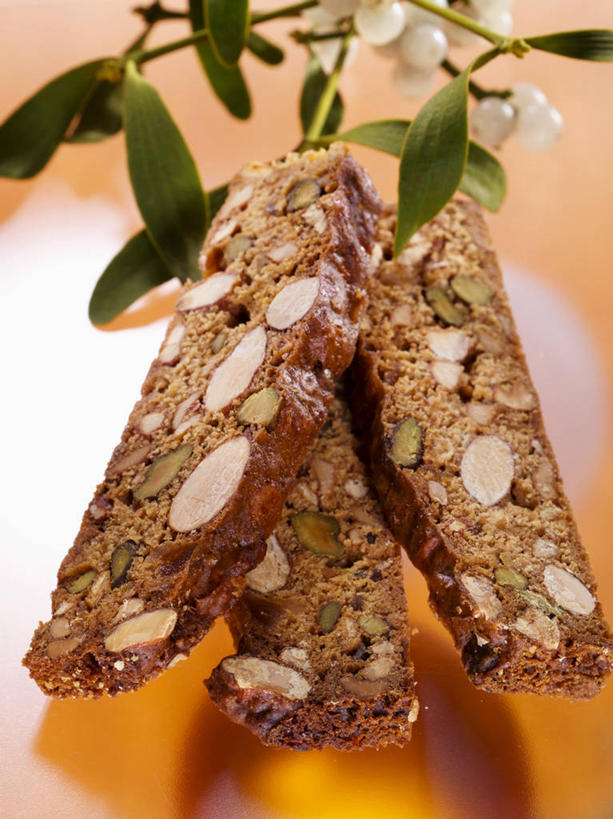 点心,面包,无人,竖图,俯视,室内,特写,白天,植物,桌面,桌子,水果,叶子,阴影,新鲜,盛开,反射,木制,纹理,影子,生食,食品,面点,果实,绿叶,花蕾,花,花瓣,花朵,鲜花,食物,糕点,绿色,木制品,花苞,花蕊,嫩叶,有机食品,绿色食品,肌理,叶,叶片,叶脉,彩图,高角度拍摄