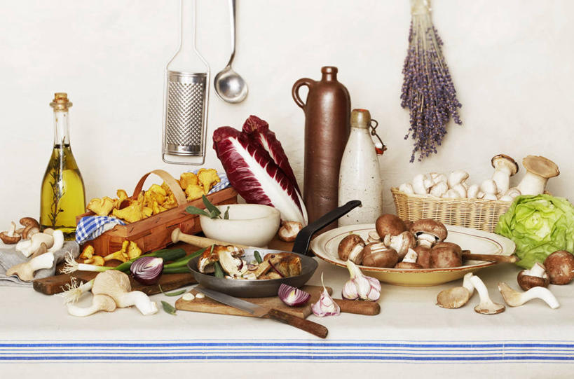 无人,交叉,横图,俯视,室内,特写,白天,桌面,桌子,竹子,蔬菜,椰菜,卷心菜,阴影,竹制,新鲜,编织,反射,木制,篮子,影子,菊苣,菌菇,蘑菇,食用油,油,橄榄油,食品,药草,凌乱,菌类,玻璃制品,食物,一个,玻璃瓶,木制品,瓶子,竹篮,甘蓝,食用菌,有机食品,绿色食品,单个,竹条,交织,混乱,竹制品,药材,植物油,穿插,纷乱,缭乱,庞杂,结球甘蓝,甘兰,包心菜,彩图,高角度拍摄