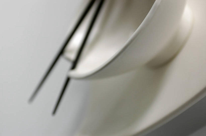 无人,横图,俯视,室内,特写,白天,白色背景,筷子,桌面,桌子,静物,餐具,一双,阴影,反射,木制,影子,陶瓷,陶瓷制品,文化,传统,一个,黑色,木制品,容器,碗,摄影,影棚,单个,储藏,礼节,储存,礼仪,进餐用具,彩图,高角度拍摄,影棚拍摄,拍摄,贮存