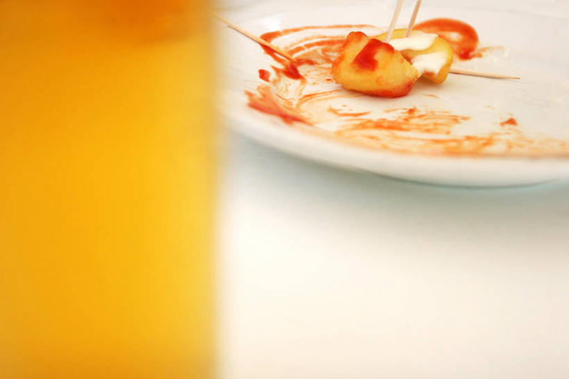 啤酒,无人,横图,俯视,室内,特写,白天,白色背景,桌面,桌子,蔬菜,西红柿,杯子,餐具,阴影,新鲜,反射,木制,碟子,盘,影子,调料,酱料,酱汁,茄汁,佐料,食品,酒类,调味品,一杯,调味料,番茄酱,酱,玻璃制品,酒,食物,饮料,一个,盘子,酒杯,木制品,啤酒杯,碟,摄影,有机食品,绿色食品,影棚,单个,玻璃杯,番茄,彩图,高角度拍摄,影棚拍摄,拍摄