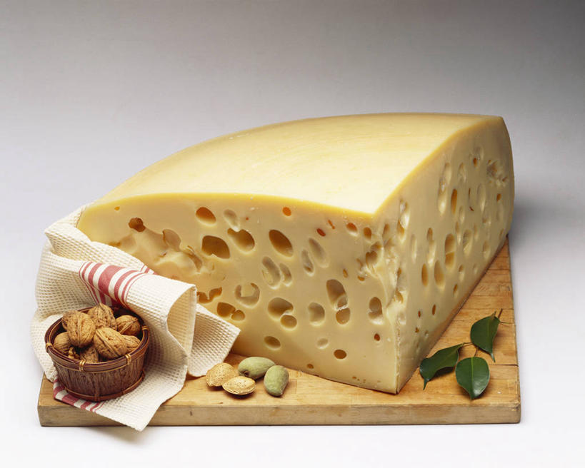 奶酪,无人,横图,俯视,室内,特写,白天,餐桌,桌子,杏仁,一块,阴影,灰色背景,反射,木制,影子,核桃,干酪,起司,坚果,果实,案板,芝士,营养,砧板,木制品,干果,乳酪,摄影,影棚,餐台,乳制品,发酵,胡桃,羌桃,杏子,杏梅仁,杏核仁,木落子,苦杏仁,彩图,高角度拍摄,影棚拍摄,拍摄