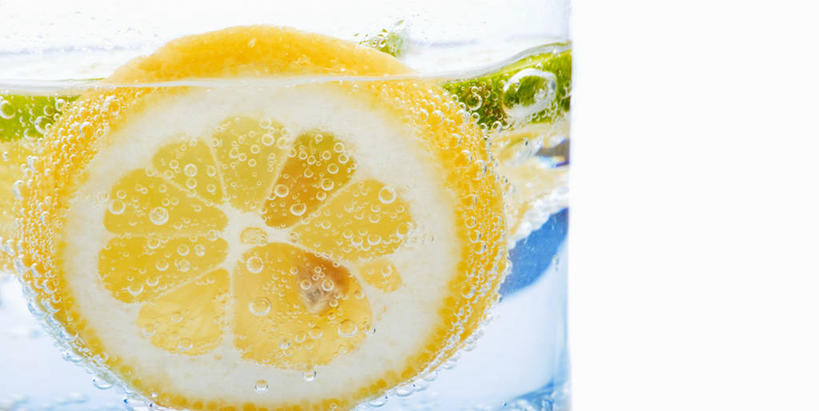 无人,横图,室内,特写,白天,白色背景,正面,柠檬,杯子,水果,切开,阴影,新鲜,反射,影子,生食,汽水,食品,果实,柠檬水,饮品,一杯,玻璃制品,食物,饮料,一个,黄色,水杯,碳酸饮料,切,摄影,有机食品,绿色食品,影棚,单个,可口,剖面,切面,适口,玻璃杯,益母果,柠果,彩图,影棚拍摄,拍摄,荷兰水