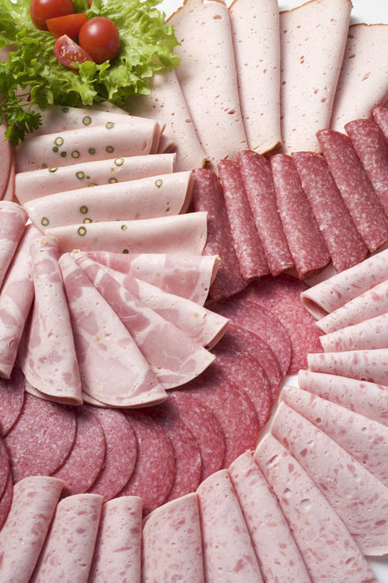 无人,竖图,俯视,室内,特写,白天,餐桌,桌子,蔬菜,西红柿,小番茄,切开,阴影,新鲜,反射,影子,生菜,莴苣,肉,生食,蔬菜沙拉,沙拉,食品,色拉,火腿,猪肉,沙律,肉类,食物,腌制,排列,切,有机食品,绿色食品,餐台,色拉酱,千岛酱,剖面,肉食,切面,豚肉,春菜,鹅仔菜,莴仔菜,千金菜,叶用莴苣,摆列,熏制,火肉,兰熏,猪腿,小西红柿,樱桃小番茄,珍珠小番茄,樱桃番茄,圣女果,番茄,彩图,高角度拍摄,布列,分列