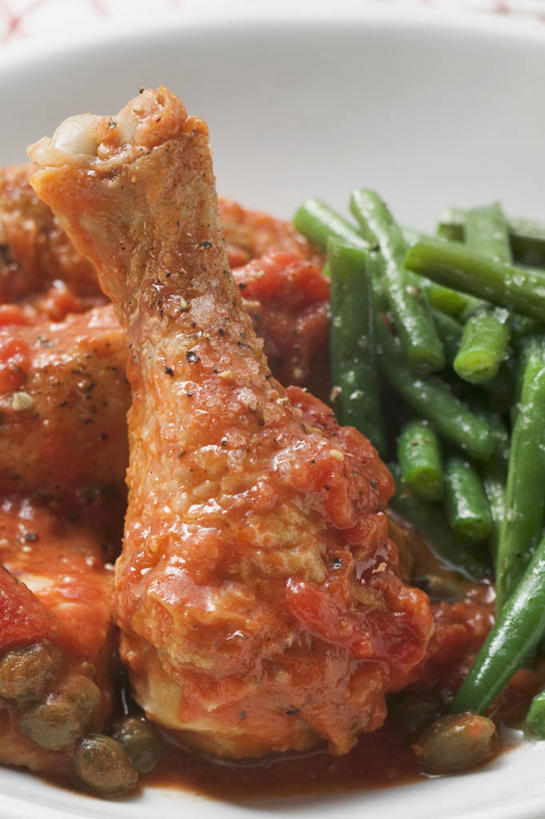 无人,竖图,俯视,室内,特写,白天,烹饪,植物,餐桌,桌子,豆,蔬菜,水果,阴影,新鲜,反射,影子,陶瓷,豆类,豆子,调料,鸡肉,酱料,酱汁,茄汁,肉,油炸,佐料,料理,食品,草药,陶瓷制品,调味品,调味料,番茄酱,鸡腿,酱,菜肴,美食,肉类,中药,炸鸡腿,食物,一个,容器,碗,佳肴,有机食品,绿色食品,单个,餐台,储藏,鸡腿肉,储存,药材,中草药,肉食,马槟榔,豆科,中药材,本草,马金囊,水槟榔,紫槟榔,马金南,山槟榔,太极子,屈头鸡,青大豆,青豆,彩图,高角度拍摄,贮存