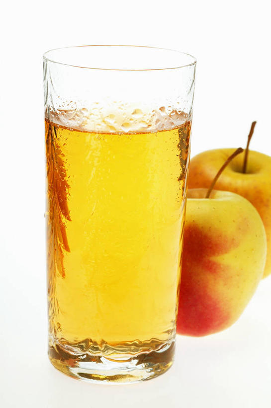 果汁,无人,竖图,室内,特写,白天,白色背景,正面,餐桌,桌子,苹果,杯子,水果,阴影,新鲜,反射,影子,生食,食品,果实,饮品,一杯,玻璃制品,食物,饮料,两个,一个,水杯,苹果汁,摄影,有机食品,绿色食品,影棚,单个,餐台,可口,适口,玻璃杯,彩图,影棚拍摄,拍摄