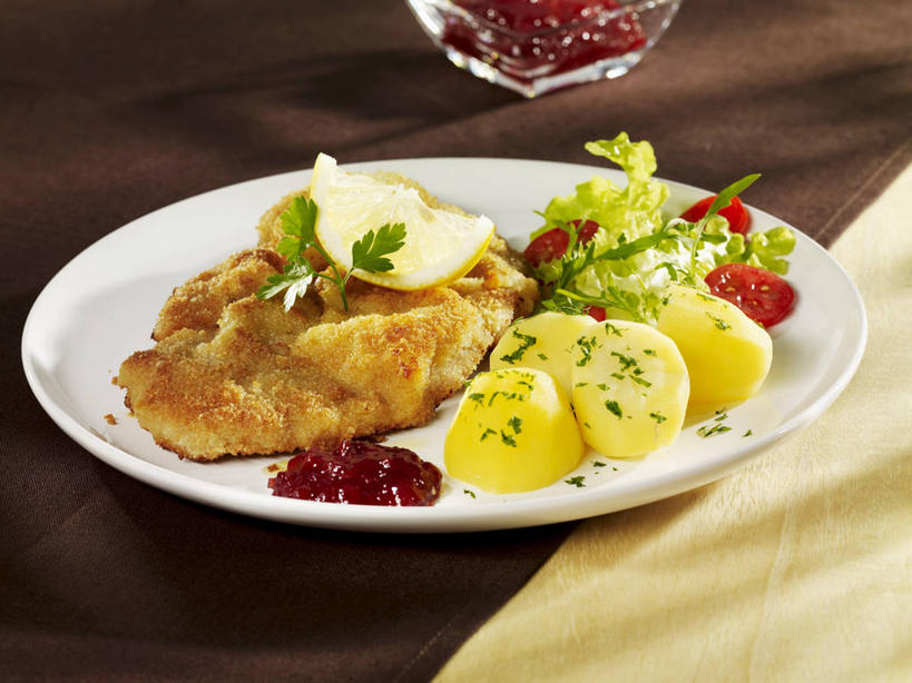 无人,横图,俯视,室内,特写,白天,烹饪,西餐,餐桌,桌子,蔬菜,土豆,餐具,水果,阴影,新鲜,反射,碟子,盘,影子,香菜,肉,生食,油炸,牛排,牛肉,料理,食品,果实,蔬果,菜肴,美食,肉类,食物,一个,盘子,碟,西式,佳肴,有机食品,绿色食品,单个,餐台,蔓越莓,小红莓,肉食,胡菜,香荽,原荽,园荽,芫荽,馍馍蛋,胡荽,莞荽,芫茜,芫蓿,莚葛草,莚荽菜,洋芋,山药蛋,马铃薯,彩图,高角度拍摄