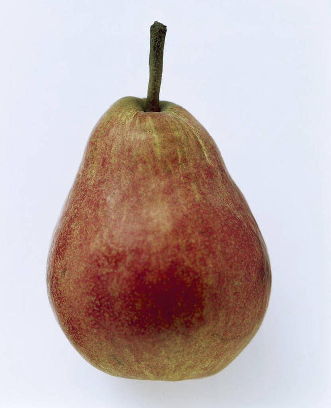 无人,竖图,室内,特写,白天,白色背景,正面,桌面,桌子,梨,水果,阴影,新鲜,反射,木制,影子,生食,食品,果实,食物,一个,红色,木制品,香梨,摄影,有机食品,绿色食品,影棚,单个,西洋梨,巴梨,葫芦梨,茄梨,秋洋梨,阳梨,洋梨,生梨,彩图,影棚拍摄,拍摄