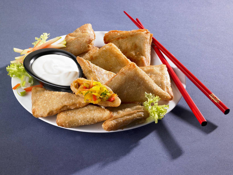 点心,无人,横图,俯视,室内,特写,白天,筷子,桌面,桌子,蔬菜,餐具,一双,阴影,新鲜,反射,木制,碟子,盘,影子,调料,酱料,酱汁,油炸,油炸食品,佐料,料理,食品,锅贴,煎饺,面点,调味品,调味料,文化,传统,酱,美食,食物,一个,盘子,木制品,碟,中式,摄影,有机食品,绿色食品,影棚,单个,礼节,礼仪,进餐用具,彩图,高角度拍摄,影棚拍摄,拍摄