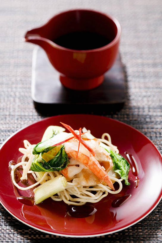 海鲜,米饭,无人,竖图,俯视,室内,特写,白天,烹饪,餐桌,桌子,餐具,阴影,反射,碟子,盘,影子,陶瓷,炒饭,虾,料理,食品,陶瓷制品,饭,水产,菜肴,美食,大虾,海洋生物,食物,两个,盘子,容器,碟,碗,佳肴,对虾,餐台,储藏,五谷,储存,水生动物,海产品,水生物,海底动物,斑节虾,印度菜,印度料理,东方对虾,中国对虾,彩图,高角度拍摄,贮存
