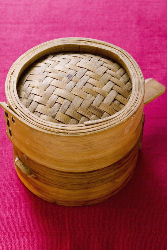 蒸笼,无人,竖图,俯视,室内,特写,白天,烹饪,餐桌,桌子,静物,厨具,阴影,粉色背景,竹制,反射,影子,一个,摄影,影棚,单个,餐台,竹制品,笼屉,烹饪用具,烹调用具,烹调,彩图,高角度拍摄,影棚拍摄,拍摄