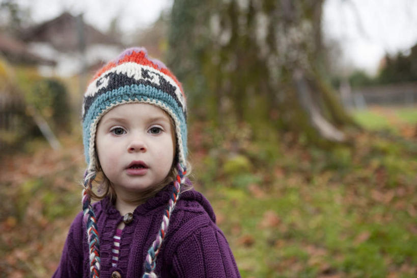 西方人,儿童,一个人,站,横图,室外,白天,正面,毛衣,纯洁,草地,草坪,植物,帽子,欧洲,欧洲人,仅一个女性,仅一个人,朦胧,模糊,注视,草,树,树木,小孩,绿色,自然,观察,看,站着,仅一个小孩,可爱,童年,童趣,生长,成长,观看,察看,关注,线衫,童真,烂漫,无邪,棉帽,天真,女孩,女人,女性,白种人,孩子,站立,半身,彩图,绒衣,套衫,套头毛衣,线衣,女生