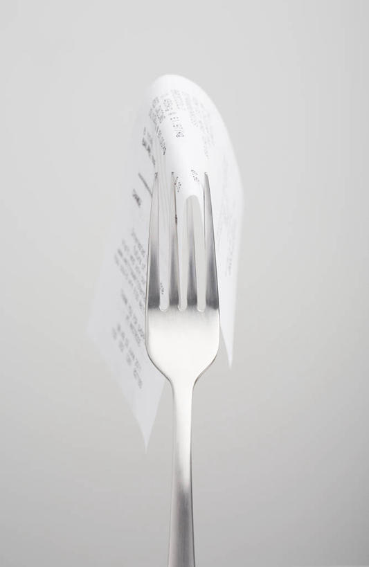 无人,竖图,室内,特写,白天,正面,静物,餐具,一把,一张,阴影,灰色背景,反射,叉子,影子,摄影,影棚,账单,票据,发票,小票,餐叉,进餐用具,彩图,影棚拍摄,拍摄,收据