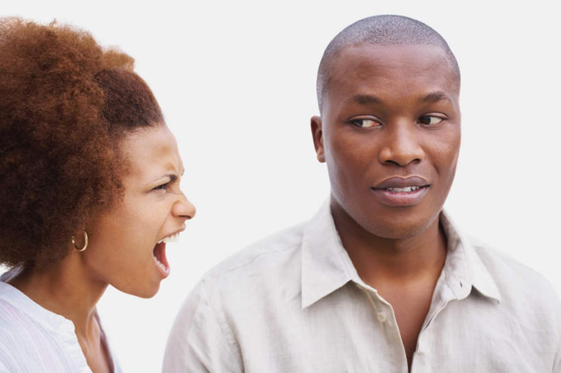 西方人,脸,头,脸颊,头发,秃头,两个人,站,横图,室内,白天,白色背景,正面,爱情,欧洲,非洲,黑人,欧洲人,阴影,服装,反射,影子,墙,棕色,浪漫,注视,休闲装,肩膀,墙壁,墙面,装饰品,衣服,白色,灰色,耳环,饰品,首饰,观察,看,站着,张嘴,休闲,温暖,温馨,休闲服,恩爱,恋人,摄影,服饰,影棚,观看,和睦,察看,关注,张大嘴巴,耳饰,男人,男性,年轻男性,年轻女性,女人,女性,非洲人,头部,光头,卷发,无发,脸部,脸蛋,面部,情侣,张开嘴,站立,半身,彩图,影棚拍摄,拍摄,伴侣,融洽,短发