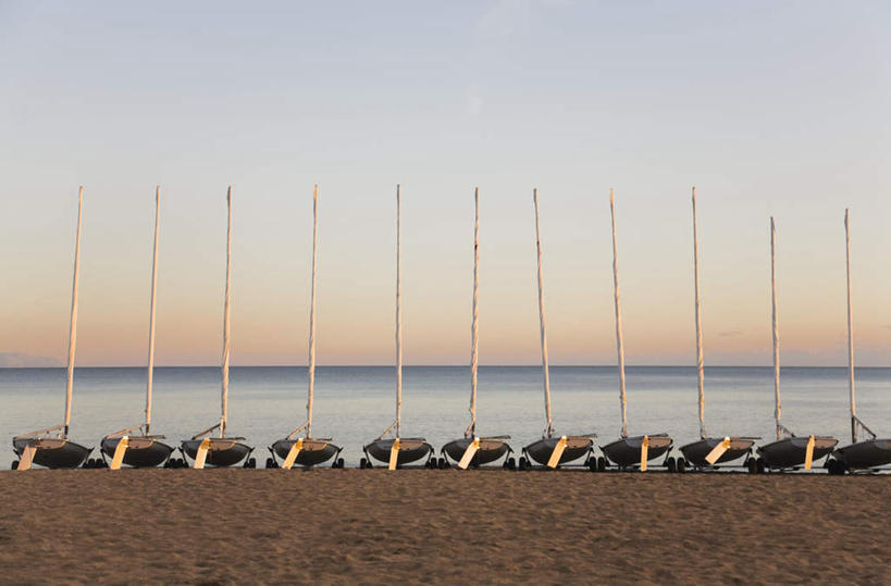 帆船,无人,码头,横图,室外,白天,正面,旅游,度假,海浪,海洋,美景,日落,港口,船,希腊,欧洲,一排,许多,阴影,整齐,光线,影子,景观,浪花,水平线,晚霞,霞光,落日,辽阔,海平线,很多,娱乐,排列,阳光,自然,海水,黄昏,交通工具,享受,休闲,广阔,景色,彩霞,放松,一望无际,队列,自然风光,载具,海景,游艇码头,希腊共和国,无边无际,一马平川,夕照,大海,风浪,海,海水的波动,近岸浪,涌浪,夕阳,彩图,摆渡口,埠头,渡口,渡头,港湾,海港,口岸,水天相接,水天一线,斜阳