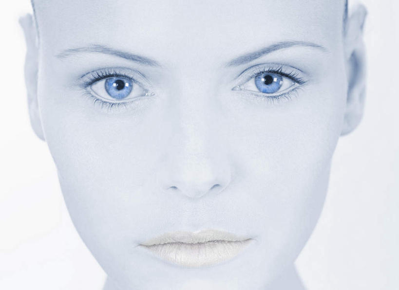 西方人,脸,头,脸颊,一个人,横图,室内,特写,白天,白色背景,正面,化妆,美容,欧洲,欧洲人,仅一个年轻女性,仅一个女性,仅一个人,护肤,注视,裸露,彩妆,观察,看,保养,享受,休闲,放松,保健,摄影,影棚,观看,察看,关注,裸,养颜,年轻女性,女人,女性,白种人,头部,脸部,脸蛋,面部,半身,彩图,影棚拍摄,拍摄