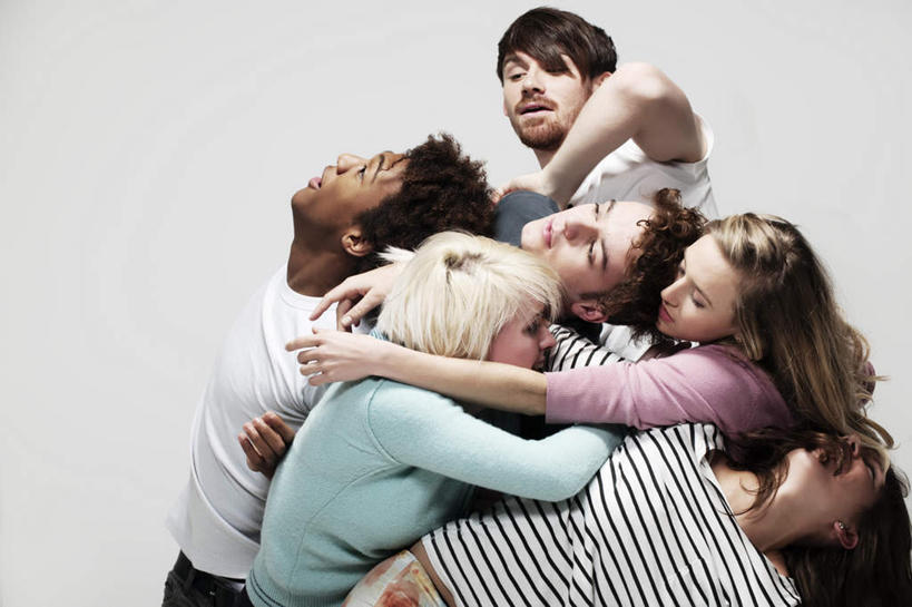 西方人,伙伴,朋友,站,闭眼,抱,横图,俯视,室内,白天,白色背景,友谊,欧洲,欧洲人,服装,方格,格子,许多人,休闲装,衣服,站着,一群人,休闲,休闲服,摄影,服饰,影棚,抱着,搂着,友情,男人,男性,年轻男性,年轻女性,女人,女性,白种人,闭眼睛,闭着眼,闭着眼睛,搂,搂抱,站立,半身,彩图,高角度拍摄,影棚拍摄,拍摄