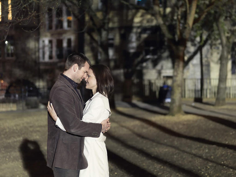 西方人,两个人,夫妻,公园,站,抱,笑,吻,微笑,横图,室外,白天,侧面,爱情,树林,植物,道路,路,公路,欧洲,欧洲人,阴影,服装,光线,影子,交通,浪漫,注视,休闲装,树,树木,衣服,绿色,阳光,自然,观察,看,站着,休闲,休闲服,恩爱,恋人,服饰,生长,成长,抱着,观看,察看,搂着,关注,男人,男性,年轻女性,女人,女性,中年男性,白种人,夫妇,情侣,马路,搂,搂抱,亲,亲吻,站立,半身,彩图,伴侣