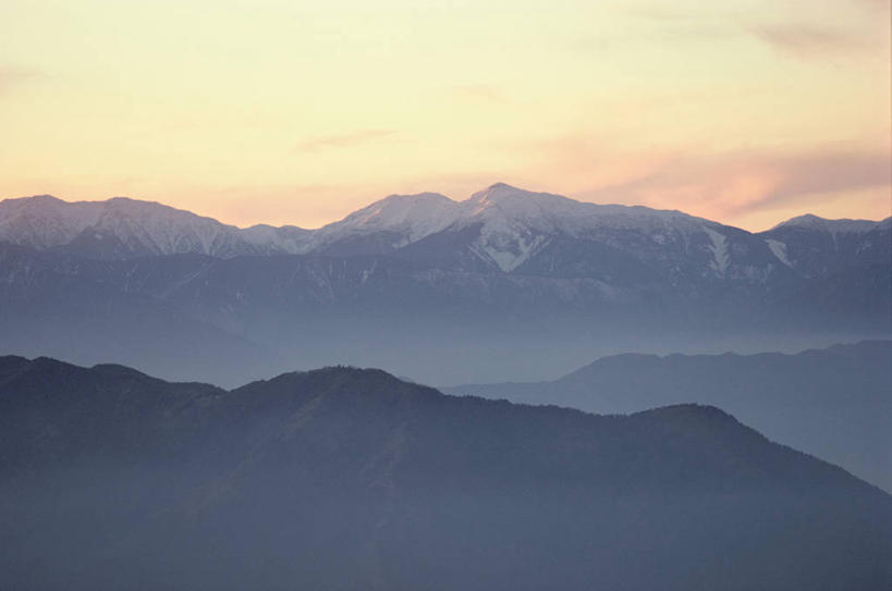 无人,横图,室外,白天,正面,日出,美景,山,山脉,太阳,雾,朦胧,模糊,景观,山峰,朝霞,晨曦,黎明,山峦,阳光,自然,群山,景色,连绵,迷雾,绵延,自然风光,联贯,朝阳,大雾,彩图,卯时,破晓,日始