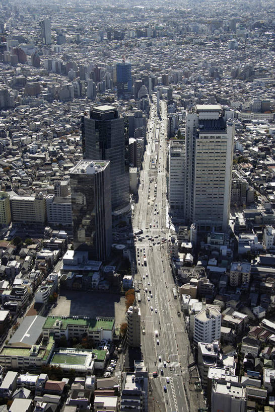 无人,家,高楼大厦,竖图,俯视,航拍,室外,白天,度假,美景,城市风光,城市,大厦,道路,建筑,路,摩天大楼,公路,汽车,东京,日本,亚洲,阴影,光线,影子,房屋,屋子,景观,公寓,建筑群,交通,娱乐,建设,洋房,楼房,住宅,车,阳光,交通工具,轿车,享受,休闲,景色,放松,鸟瞰,载具,东亚,本州,关东地方,本州岛,日本国,东京都,中野区,马路,彩图,高角度拍摄,房子,大楼,高层建筑,高楼,摩天楼