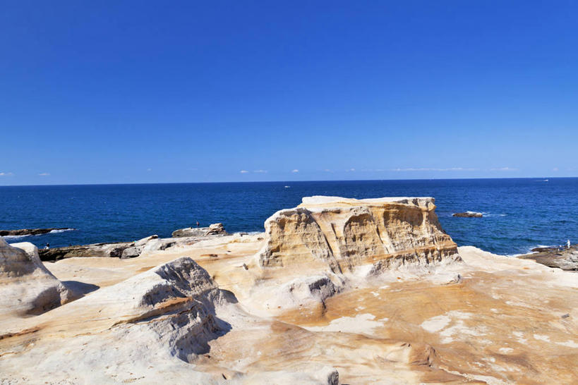 无人,横图,室外,白天,正面,旅游,度假,海浪,海洋,石头,美景,日本,亚洲,阴影,光线,石子,影子,景观,浪花,水平线,辽阔,海平线,娱乐,蓝色,蓝天,天空,阳光,自然,海水,天,享受,休闲,广阔,景色,放松,晴朗,一望无际,自然风光,海景,东亚,本州,万里无云,本州岛,日本国,近畿地方,近畿,和歌山,和歌山县,无边无际,一马平川,大海,风浪,海,海水的波动,近岸浪,石块,岩石,涌浪,晴空,晴空万里,彩图,白滨町,西牟娄郡,千叠敷,水天相接,水天一线