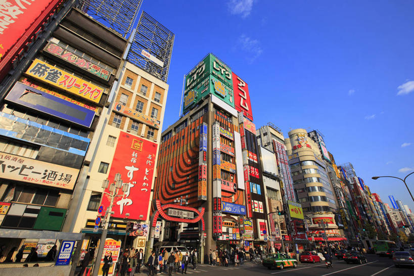 东方人,高楼大厦,商店,走,横图,室外,白天,仰视,度假,美景,城市风光,城市,大厦,建筑,摩天大楼,东京,日本,亚洲,行人,阴影,服装,光线,影子,景观,云,云朵,新宿,许多人,云彩,休闲装,黄种人,娱乐,商铺,路人,衣服,蓝色,白云,蓝天,天空,阳光,天,一群人,享受,休闲,休闲服,景色,放松,服饰,晴朗,东亚,本州,关东地方,本州岛,日本国,东京都,新宿区,县厅,东京市,市肆,商号,歌舞伎町,过客,男人,男性,年轻男性,年轻女性,女人,女性,亚洲人,晴空,步行,散步,走路,半身,彩图,低角度拍摄,大楼,店铺,高层建筑,高楼,摩天楼