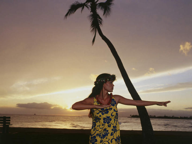 东方人,一个人,跳舞者,站,伸展双臂,横图,室内,白天,正面,裙子,跳舞,海浪,海洋,日落,沙滩,植物,棕榈树,叶子,亚洲,仅一个年轻女性,仅一个女性,仅一个人,阴影,连衣裙,服装,装饰,盛开,光线,花环,沙子,影子,海岸,浪花,晚霞,霞光,落日,绿叶,沙地,花蕾,扭头,注视,黄种人,花,花瓣,花朵,鲜花,树,树木,衣服,绿色,阳光,自然,海水,黄昏,花苞,花蕊,观察,看,站着,转头,嫩叶,彩霞,服饰,生长,成长,观看,华丽,修饰,点缀,察看,衣着,穿着,关注,草裙舞,舞姿,海景,棕榈叶,衬托,美观,雅致,雅观,衣饰,夕照,年轻女性,女人,女性,亚洲人,叶,叶片,大海,风浪,海,海水的波动,海滩,近岸浪,涌浪,夕阳,舞蹈家,舞蹈演员,舞者,敞开双臂,伸开双臂,展开双肩,站立,张开手臂,张开双臂,半身,彩图,舞蹈,呼拉舞,斜阳