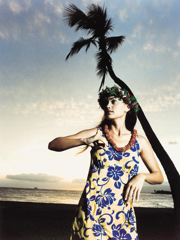 东方人,一个人,跳舞者,站,竖图,室内,白天,正面,裙子,跳舞,海浪,海洋,日落,沙滩,植物,棕榈树,叶子,亚洲,仅一个年轻女性,仅一个女性,仅一个人,阴影,连衣裙,服装,装饰,盛开,光线,花环,沙子,影子,海岸,浪花,晚霞,霞光,落日,绿叶,沙地,花蕾,注视,黄种人,花,花瓣,花朵,鲜花,树,树木,衣服,绿色,阳光,自然,海水,黄昏,花苞,花蕊,观察,看,站着,嫩叶,彩霞,服饰,生长,成长,观看,华丽,修饰,点缀,察看,衣着,穿着,关注,草裙舞,舞姿,海景,棕榈叶,衬托,美观,雅致,雅观,衣饰,夕照,年轻女性,女人,女性,亚洲人,叶,叶片,大海,风浪,海,海水的波动,海滩,近岸浪,涌浪,夕阳,舞蹈家,舞蹈演员,舞者,站立,半身,彩图,舞蹈,呼拉舞,斜阳