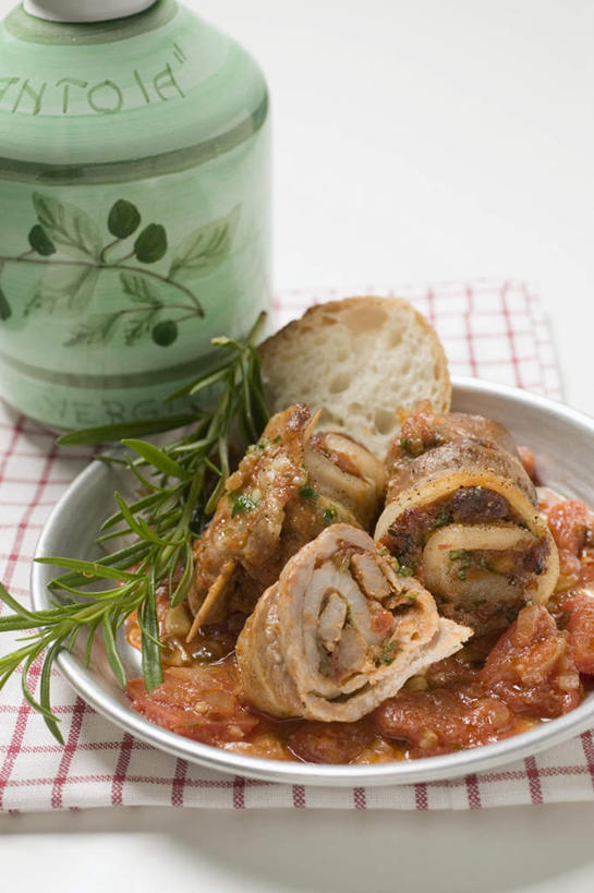 无人,竖图,俯视,室内,特写,白天,白色背景,烹饪,绘画,西餐,餐桌,桌子,蔬菜,西红柿,餐具,阴影,新鲜,反射,彩绘,瓷器,碟子,壶,盘,影子,陶瓷,调料,调味,酱料,酱汁,肉,香料,佐料,料理,食品,调味品,调味料,猪肉,酱,菜肴,美食,肉类,水壶,食物,一个,白色,盘子,茶壶,容器,碟,西式,摄影,佳肴,有机食品,绿色食品,影棚,单个,餐台,迷迭香,配料,陶艺,肉食,豚肉,海洋之露,作料,彩釉,番茄,画画,彩图,高角度拍摄,影棚拍摄,拍摄