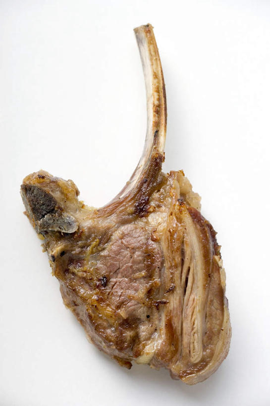 无人,竖图,俯视,室内,特写,白天,白色背景,烹饪,西餐,餐桌,桌子,一块,阴影,反射,影子,调味,肉,香料,佐料,料理,食品,羊肉,菜肴,美食,肉类,食物,西式,摄影,佳肴,影棚,餐台,配料,肉食,作料,彩图,高角度拍摄,影棚拍摄,拍摄