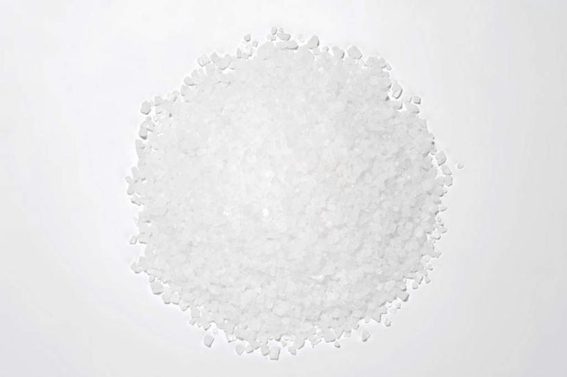 无人,横图,俯视,室内,特写,白天,餐桌,桌子,一堆,许多,阴影,堆叠,堆积,反射,影子,调料,盐,调味品,调味料,食盐,白色,摄影,影棚,餐台,堆,卫生,纯真,洁净,光明,恬静,中间色,朴素,清白,彩图,高角度拍摄,影棚拍摄,拍摄