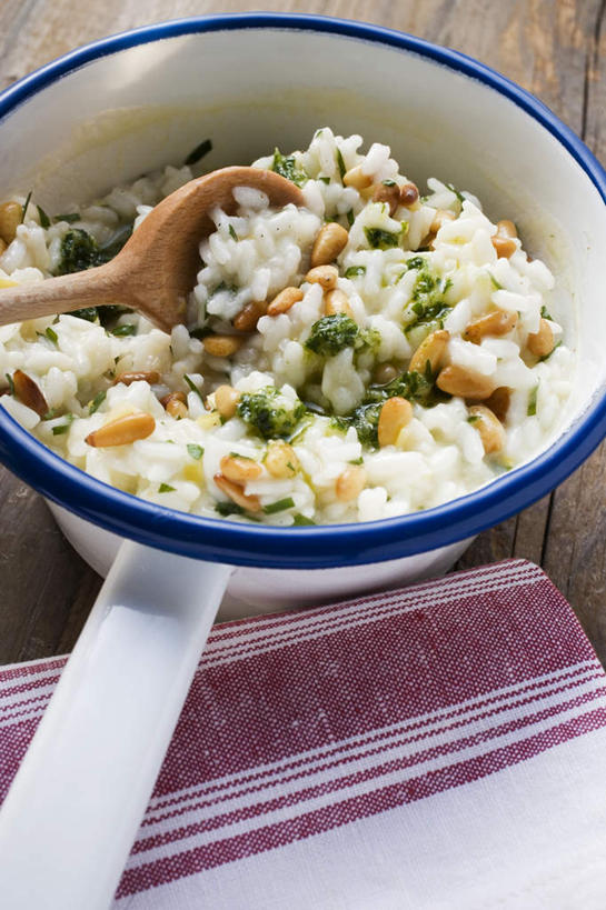 无人,竖图,俯视,室内,特写,白天,烹饪,西餐,餐桌,桌子,柠檬,水果,阴影,新鲜,反射,布料,影子,勺子,陶瓷,谷类,谷物,生食,料理,食品,果实,陶瓷制品,米,布纹,大米,松子,松子仁,菜肴,美食,桌布,食物,一个,餐巾,容器,调羹,台布,汤匙,碗,西式,摄影,佳肴,有机食品,绿色食品,影棚,单个,餐台,储藏,松仁,储存,松籽仁,益母果,柠果,彩图,高角度拍摄,影棚拍摄,拍摄,贮存