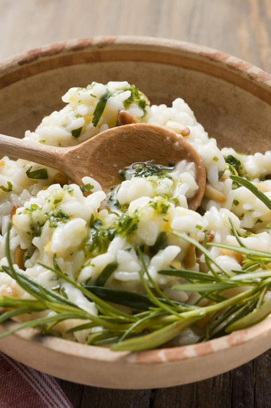 无人,竖图,俯视,室内,特写,白天,烹饪,西餐,餐桌,桌子,柠檬,水果,阴影,新鲜,反射,木制,影子,勺子,陶瓷,调味,谷类,谷物,生食,香料,佐料,料理,食品,果实,陶瓷制品,米,大米,松子,松子仁,菜肴,美食,食物,一个,木制品,容器,调羹,汤匙,碗,西式,摄影,佳肴,有机食品,绿色食品,影棚,单个,餐台,储藏,迷迭香,配料,松仁,储存,海洋之露,作料,松籽仁,益母果,柠果,彩图,高角度拍摄,影棚拍摄,拍摄,贮存