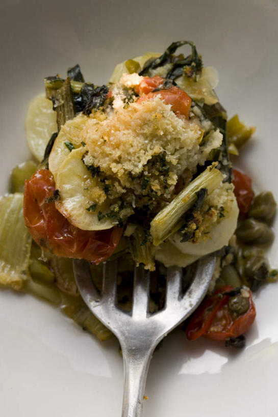 点心,面包,无人,竖图,俯视,室内,特写,白天,烹饪,西餐,植物,桌面,桌子,蔬菜,土豆,西红柿,洋葱,餐具,水果,阴影,新鲜,反射,木制,叉子,影子,陶瓷,韭菜,料理,食品,面点,草药,陶瓷制品,菜肴,美食,中药,食物,糕点,一个,木制品,容器,碗,西式,佳肴,有机食品,绿色食品,单个,储藏,储存,玉葱,药材,中草药,起阳草,马槟榔,餐叉,中药材,本草,馍馍蛋,韭,山韭,长生韭,马金囊,水槟榔,紫槟榔,马金南,山槟榔,太极子,屈头鸡,进餐用具,圆葱,洋芋,洋葱头,山药蛋,球葱,马铃薯,番茄,葱头,彩图,高角度拍摄,贮存