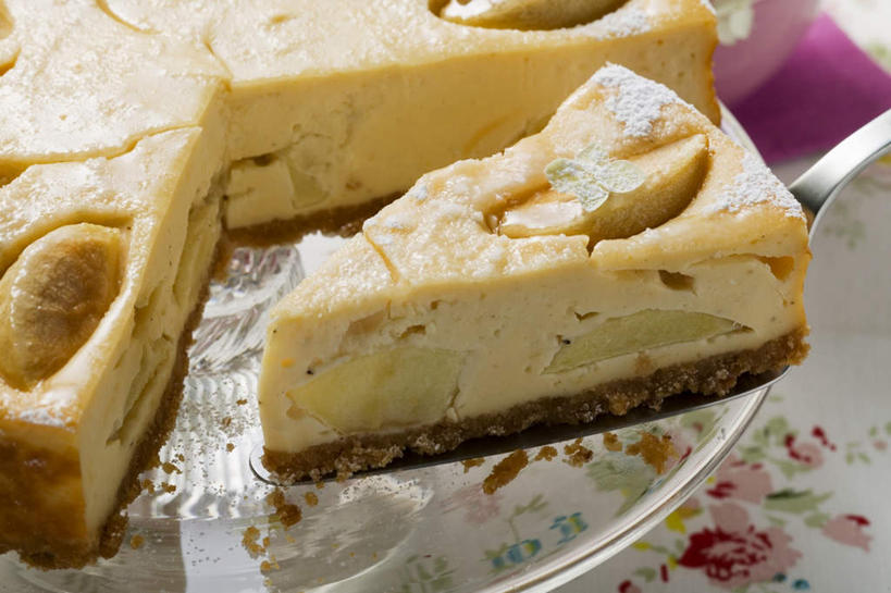 点心,奶酪,无人,横图,俯视,室内,特写,白天,下午茶,桌面,桌子,苹果,餐具,水果,阴影,新鲜,反射,木制,布料,碟子,盘,影子,生食,干酪,起司,食品,果实,芝士,营养,布纹,桌布,食物,糕点,盘子,餐巾,木制品,碟,台布,乳酪,有机食品,绿色食品,乳制品,发酵,彩图,高角度拍摄,蛋糕