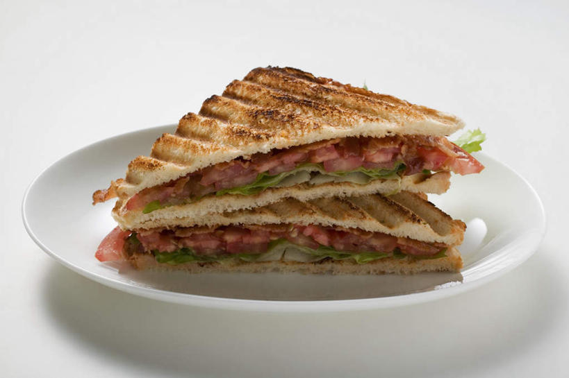 点心,面包,无人,横图,俯视,室内,特写,白天,白色背景,烹饪,西餐,桌面,桌子,蔬菜,餐具,阴影,新鲜,反射,木制,碟子,盘,影子,生菜,莴苣,肉,三明治,料理,食品,面点,猪肉,菜肴,美食,肉类,食物,糕点,一个,盘子,木制品,碟,快餐,西式,摄影,佳肴,有机食品,绿色食品,影棚,单个,肉食,西式快餐,三文治,豚肉,春菜,鹅仔菜,莴仔菜,千金菜,叶用莴苣,彩图,高角度拍摄,影棚拍摄,拍摄